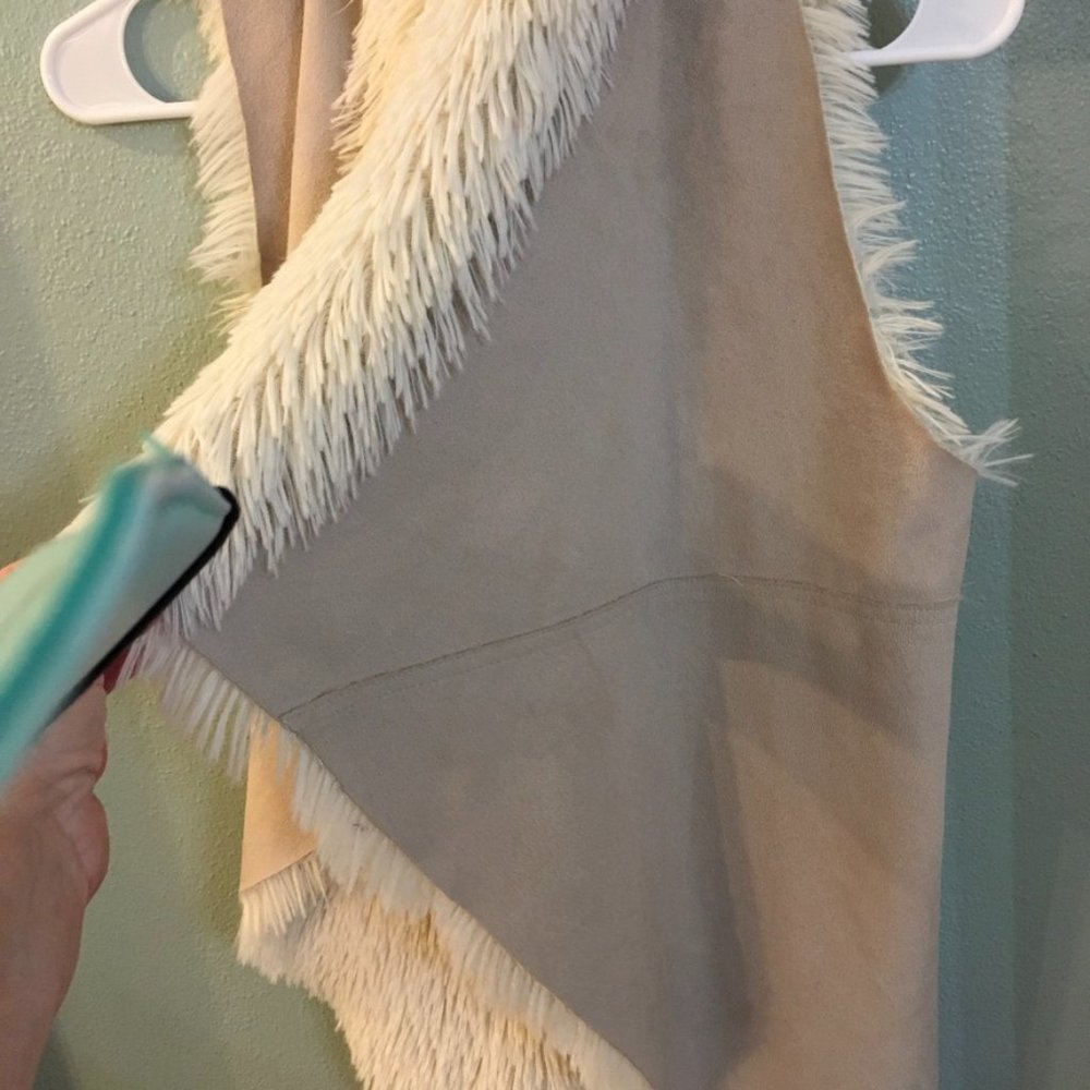 Icing Beige Suede/Faux Fur Vest - Picture 5 of 7